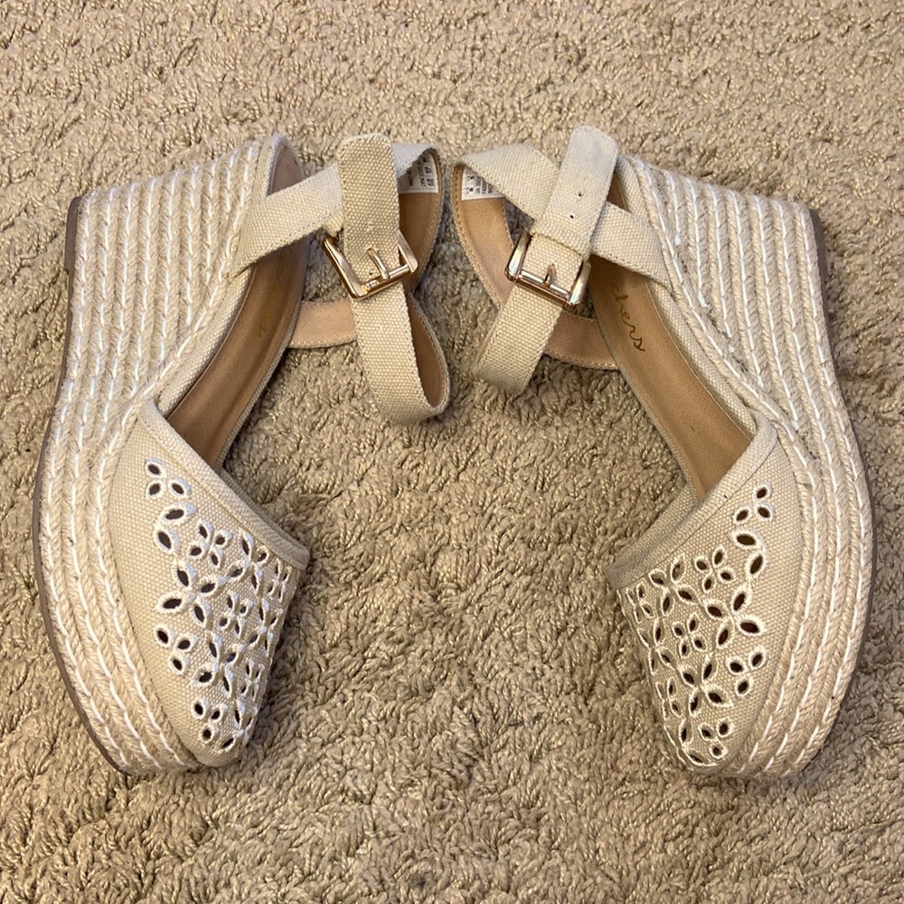 Skechers Women Beige Eyelet Pattern Turtledove Espadrille Wedge Shoes Size 8 - Picture 4 of 11